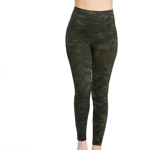 NWT SPANX Look at Me Now Green Camo Leggings Size Medium - Picture 1 of 9